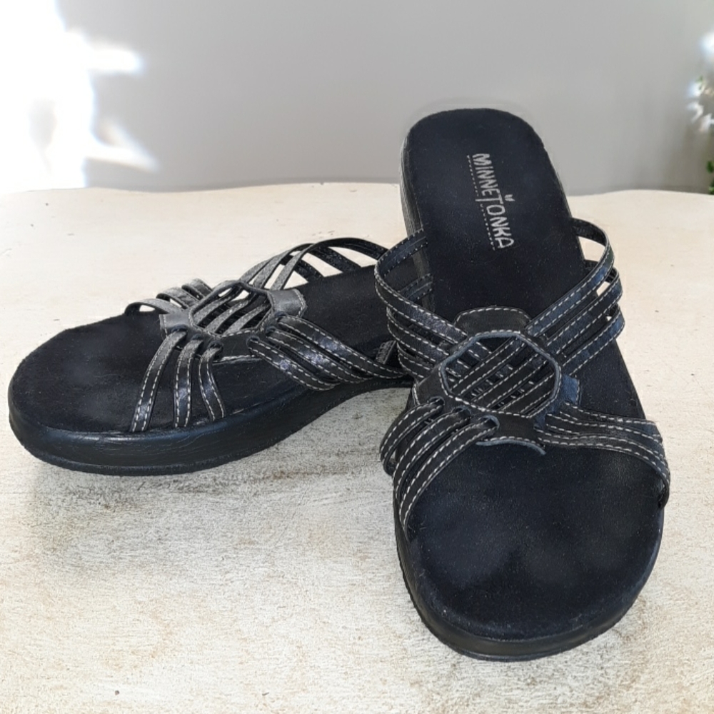MinneTonka Sandals